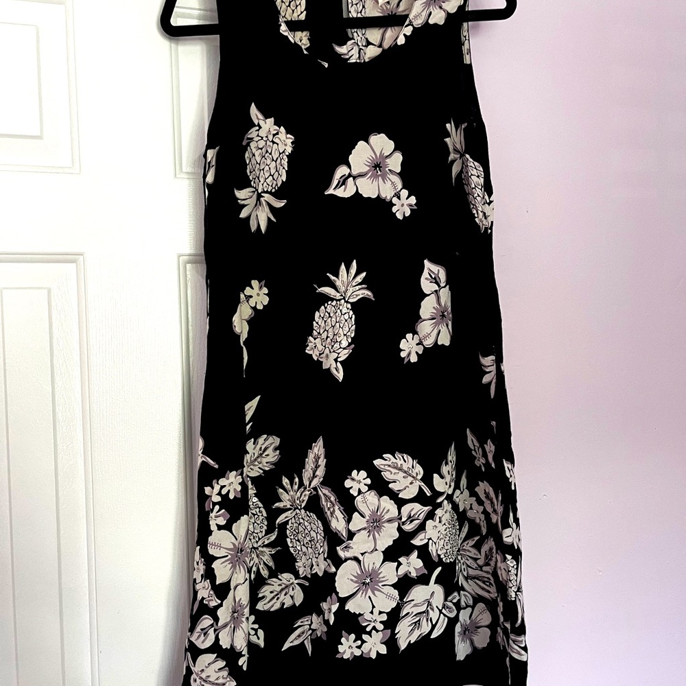 Peppermint bay sundress
Floral and pineapple all over print
Beading is in front